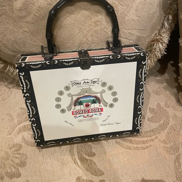 Stylish New York Print Handbag - Picture 2 of 10